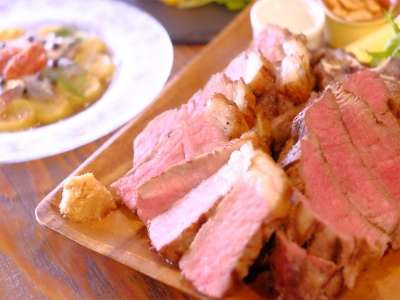 手軽にステーキが味わえる！隠れ家的な肉バル「DE ICHIBA」（東京　八丁堀　DE ICHIBA）｜デイチバ