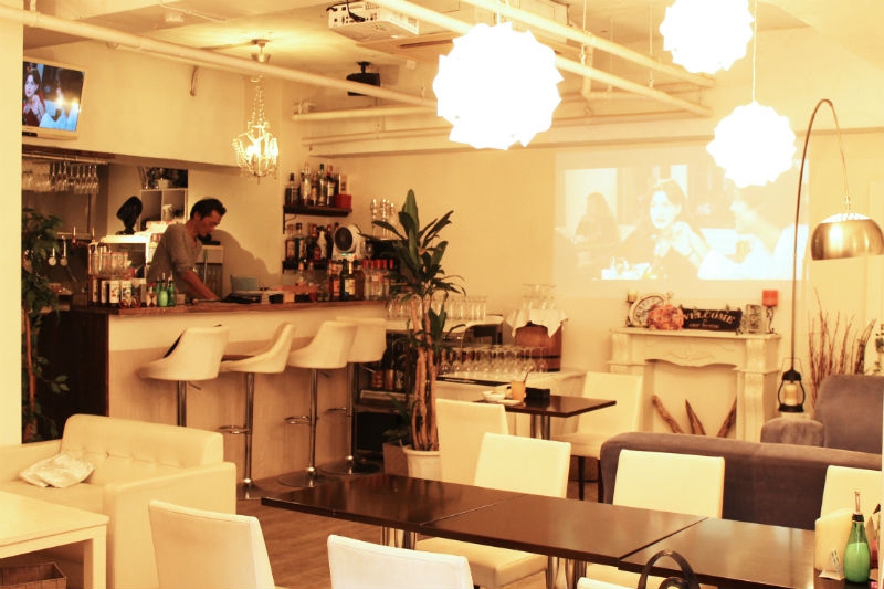 「何でも作るよ、作れるものなら」 メニューにないものを頼みたくなる、あの食堂みたいな創作料理店。（神戸市 中央区　Kobe Cafe Style Ａzzurro／アズーロ）｜Kobe Cafe Style Ａzzurro-008