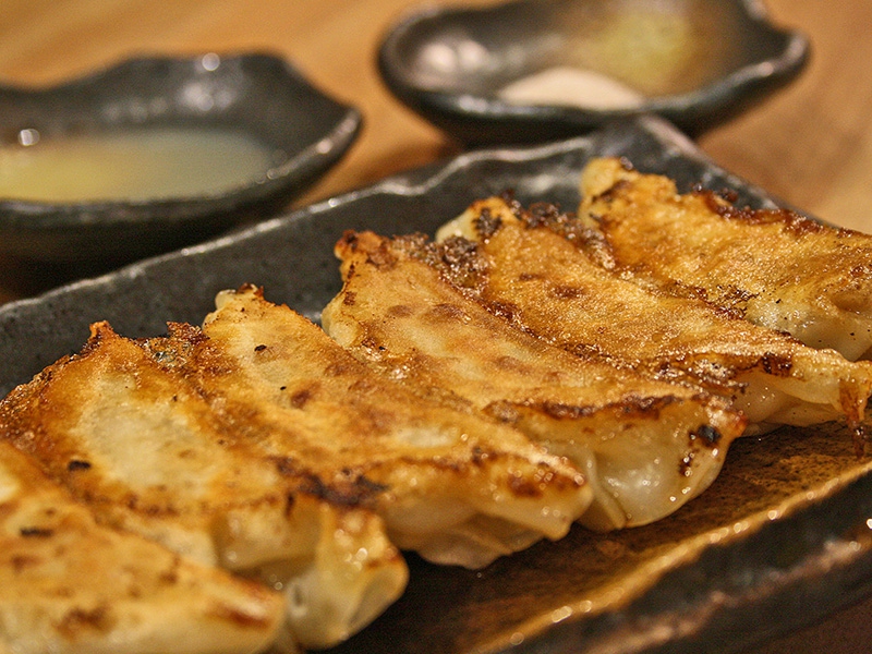 早くも名店の予感!?臨場感に食欲がほとばしる、北新地に誕生した餃子の楽園(大阪 北区 北新地ぎょうざ家) 早くも名店の予感!?臨場感に食欲がほとばしる、北新地に誕生した餃子の楽園(大阪 北区 北新地ぎょうざ家)|北新地ぎょうざ家
