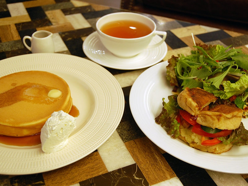 住宅会社が企画・設計したコラボカフェ。 贅沢な空間でゆっくりした時間を紅茶と一緒に楽しむ店(兵庫 芦屋 カラコル)