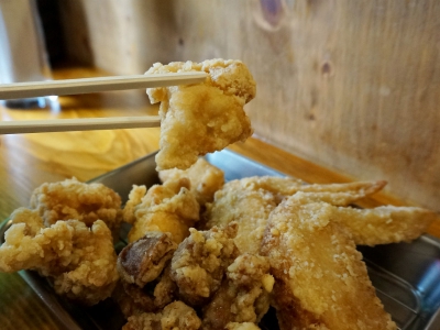 日々進化、研究されつくした門外不出の味付けは絶品。いつも揚げたて（大阪府 吹田市　からあげ専門店ＦＵＪＩ)｜からあげ専門店　FUJI