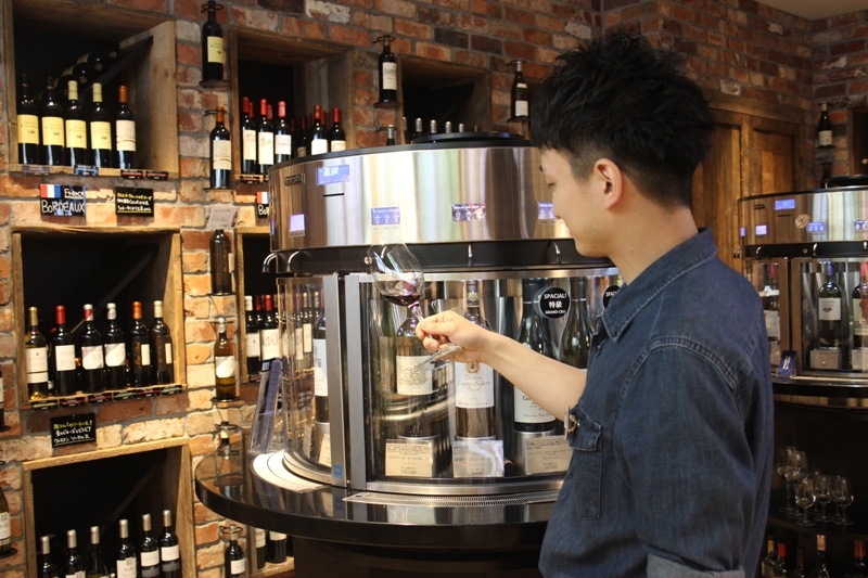 １０万円以上の高級ワイン＆本格的なチーズ・生ハムを思う存分堪能「フードバル＆ワインショップ　ＴＯＫＵＯＫＡ」（銀座　TOKUOKA WINE & GOURMET GALLERY GINZA）｜TOKUOKA WINE &amp; GOURMET GALLERY GINZA-004