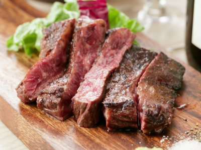 どこにも負けない”ホスピタリティ”で、何度でも通いたくなるアットホームな肉食バル（大阪市 中央区　炭焼ごちそうバル ぴたり 心斎橋店）｜炭焼ごちそうバル　ぴたり　心斎橋店