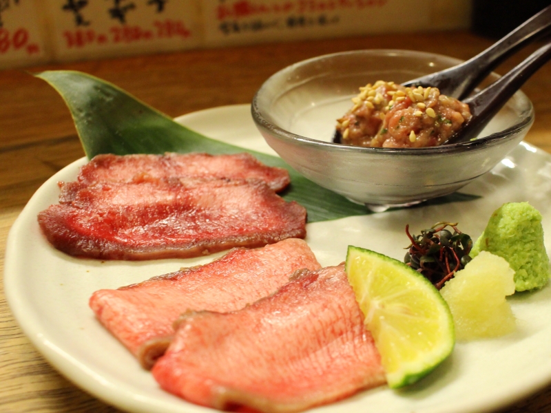 肉好き必見！厳選されたお肉の様々な部位や食べ方を楽しめるお店（大阪 梅田　肉酒場  犇屋）｜肉酒場犇屋