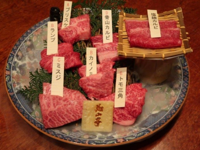 見た目も美しい極上サシ！こだわりのタレでいただく希少な黒毛和牛（東京都 千代田区　翔山亭 東京ガーデンテラス店）｜神楽坂 翔山亭　東京ガーデンテラス店