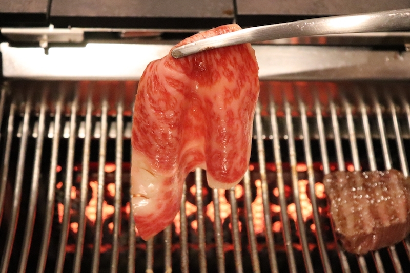 煙が出ない新感覚の焼肉をセレブな一軒家で楽しむ贅沢(東京 代官山 焼肉 鉢山)