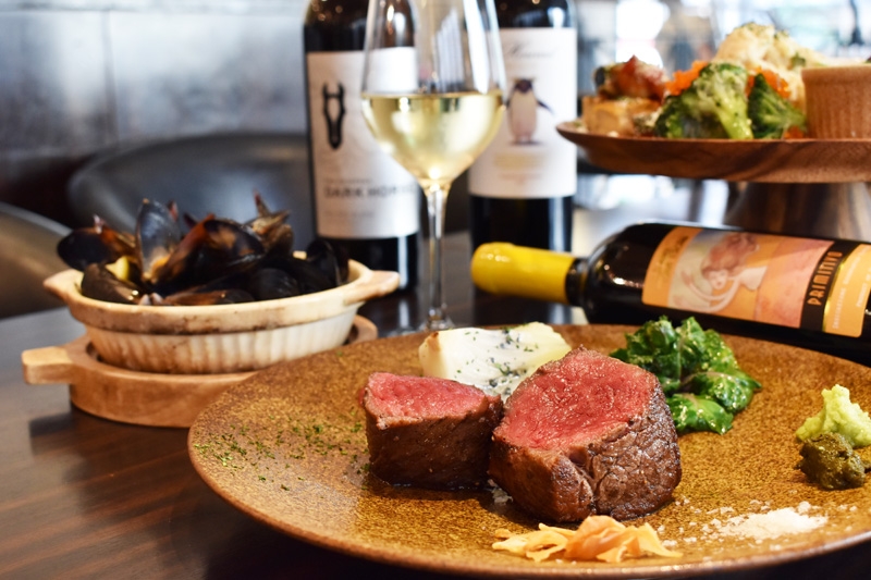 ガッツリ食べてガッツリ飲みたい肉食女子必見!厚切りグリルと厳選ワインが驚きのハイコスパ!(京都 錦小路 AozoraOsora)