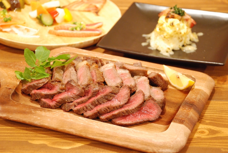 こだわりのクラフトビールと相性ピッタリの肉料理！女子会やデートにもおススメのダイニングバー。（石川県 金沢市　クラフトビア麦畑）｜クラフトビア麦畑