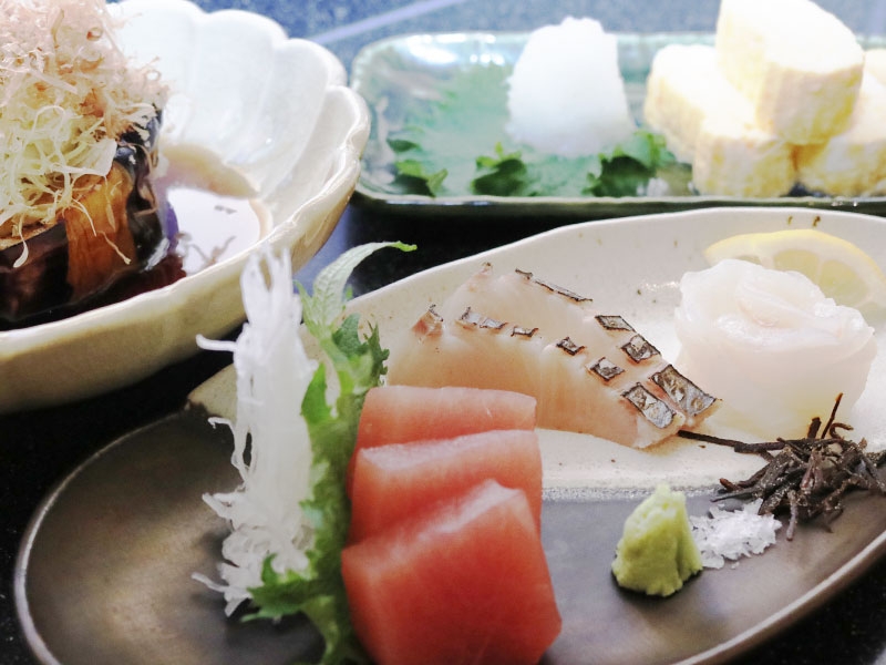 旬の野菜と魚にこだわった創作輪島塗料理で1日の疲れをリフレッシュ!(名古屋 伏見 美味しい野菜と魚 じねん)