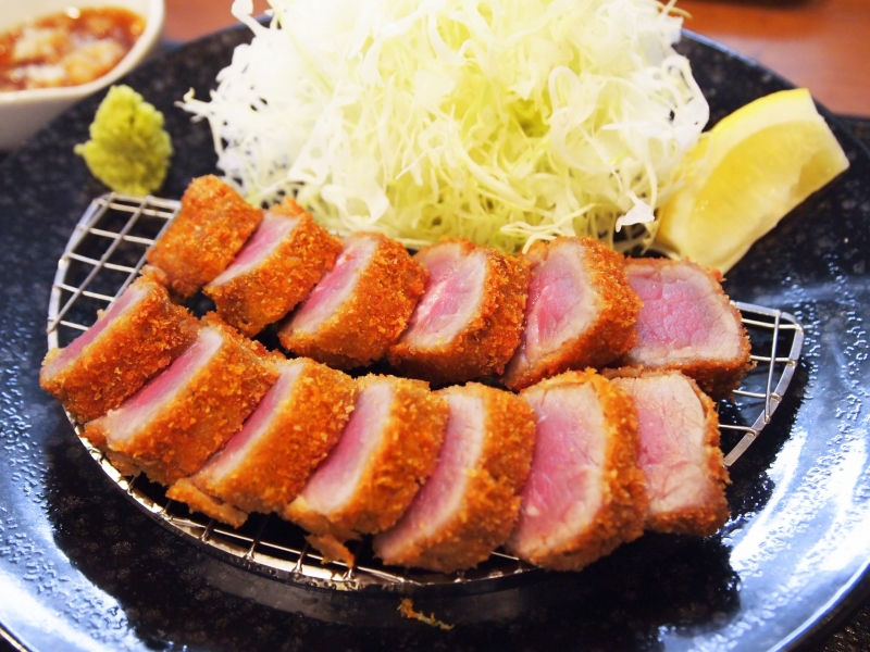 揚げ時間90秒!厚切り&ミディアムレアの牛かつ専門店!(大阪 京橋 神戸牛かつ亭 京橋店)