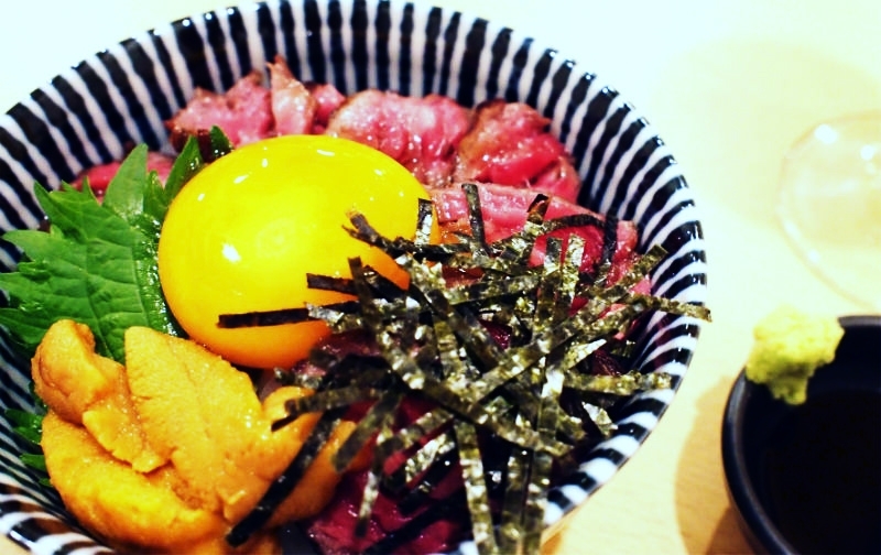 シメのやじま飯はファン殺到の絶品メニュー。洋食の技術で和食に挑む。(名古屋 ナゴヤドーム前矢田 炭焼きやじま。) シメのやじま飯はファン殺到の絶品メニュー。洋食の技術で和食に挑む。(名古屋 ナゴヤドーム前矢田 炭焼きやじま。)|すみ焼やじま。