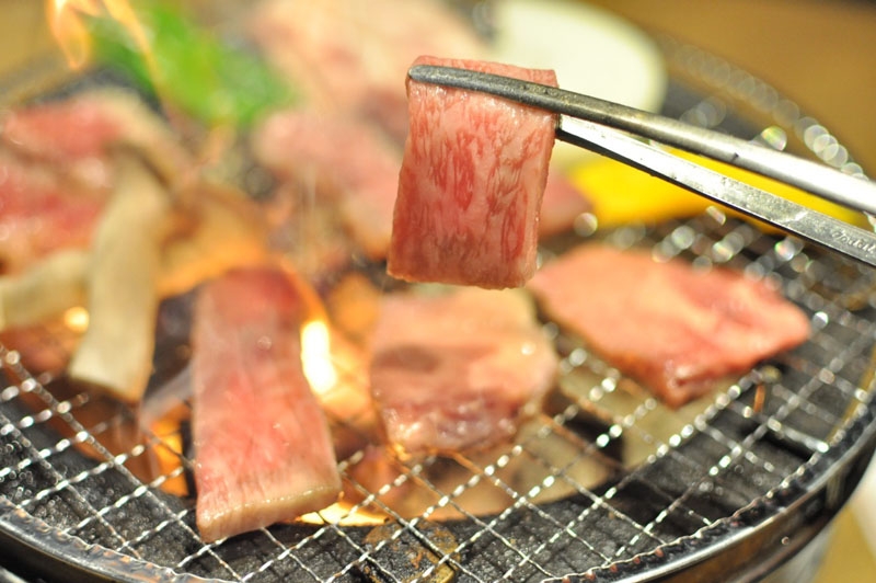和牛の真髄!炭火で炙る宮崎県産極上黒毛和牛、 牧場直送だからできるリーズナブルな肉の名店(金沢 野町 丸金ホルモン) 和牛の真髄!炭火で炙る宮崎県産極上黒毛和牛、 牧場直送だからできるリーズナブルな肉の名店(金沢 野町 丸金ホルモン)|丸金ホルモン