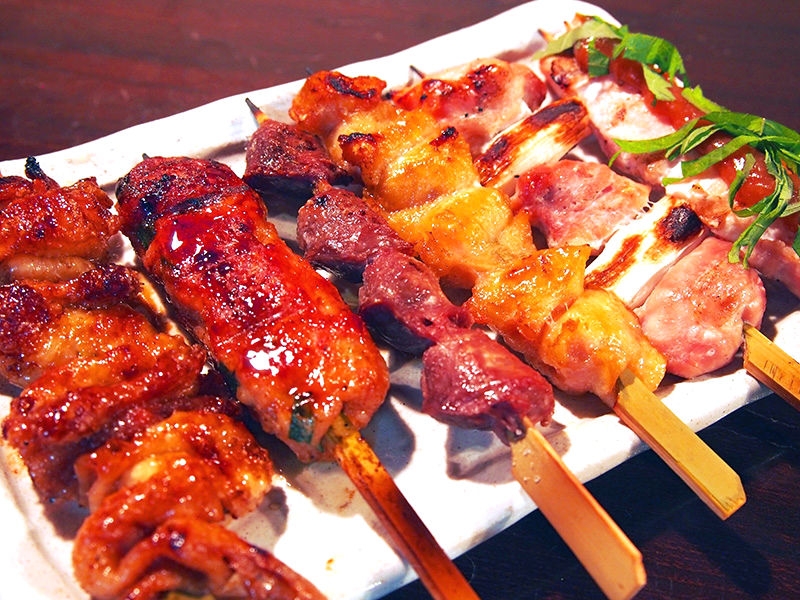 東京駅でおいしい焼き鳥なら。鮮度良し！コスパ良し！アクセス良し！朝締め手仕込みの焼き鳥と名物やみつき唐揚げの鳥料理専門店。（東京　東京駅　幸の鳥）｜幸の鳥