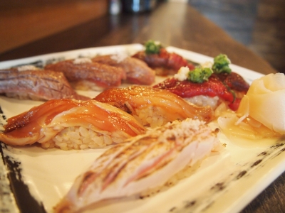 京料理で修業した店主が握る肉寿司は　牛・馬・鶏が揃い踏み！　（東京　高田馬場　29寿司ロック）｜寿司ロック