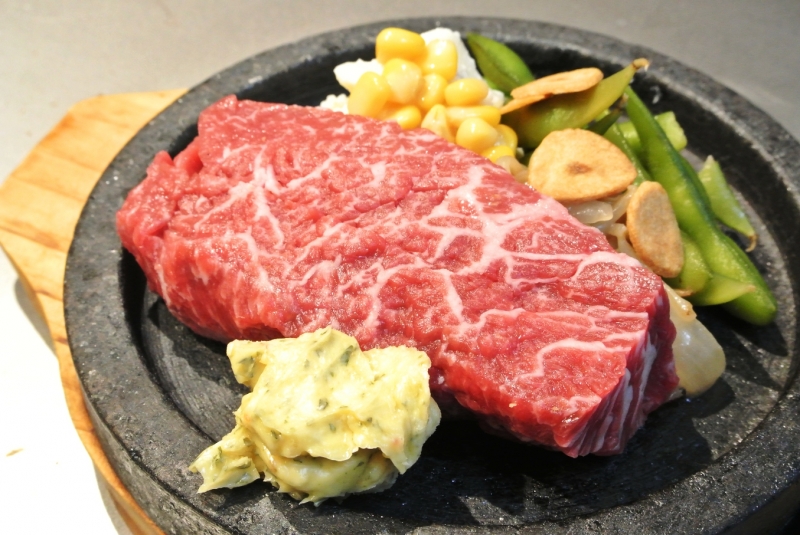 「肉」を思う存分に味わおう！肉メインのマチルダはドリンクがセルフスタイル。（岡山　倉敷　肉バル マチルダ）｜肉バルマチルダ
