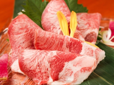 SNSでも人気！厳選国産牛の「牛タンしゃぶしゃぶタワー」で盛り上がろう（愛知　栄　牛タンとしゃぶしゃぶと肉握り源's）｜牛タンしゃぶしゃぶと肉寿司　源’ｓ