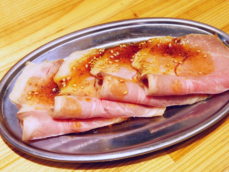焼きそば専門 水卜 「自家製チャーシュー」と「冷凍レモンチューハイ」の絶妙のコラボ!|焼きそば専門 水卜