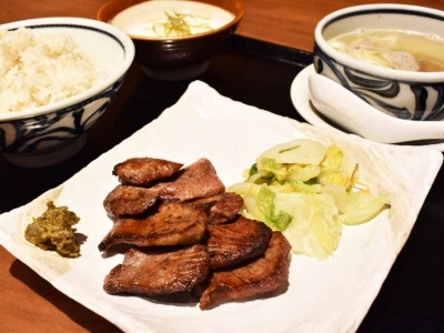 いつもとちょっと違う牛タンや鶏が味わえる路地裏の隠れ家(大阪 福島 仙台牛タン 松阪鶏焼肉 福島 西屋)