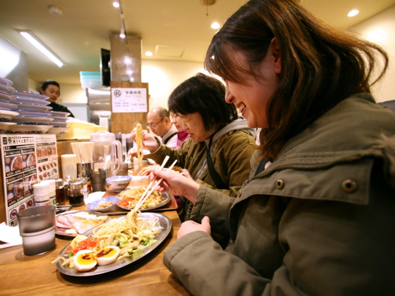 【焼きそば専門 水卜 |プレミアム試食会レポート】 「今までの焼きそばとは全然違う!」 新しい味との遭遇に驚く声が多数