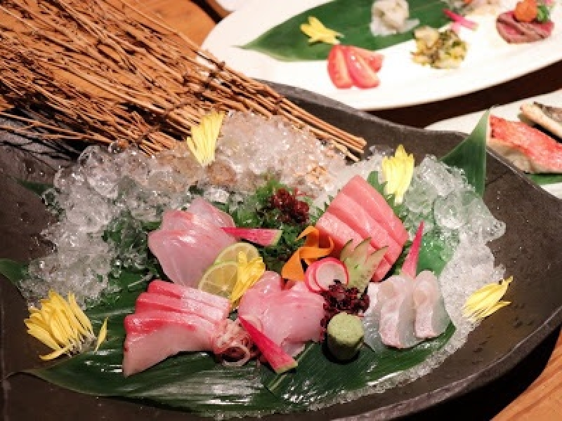 港直送の新鮮な魚をお造りや炙りで!こだわりの駅近居酒屋。(兵庫県 伊丹市 炙り家 ええねん伊丹本店)