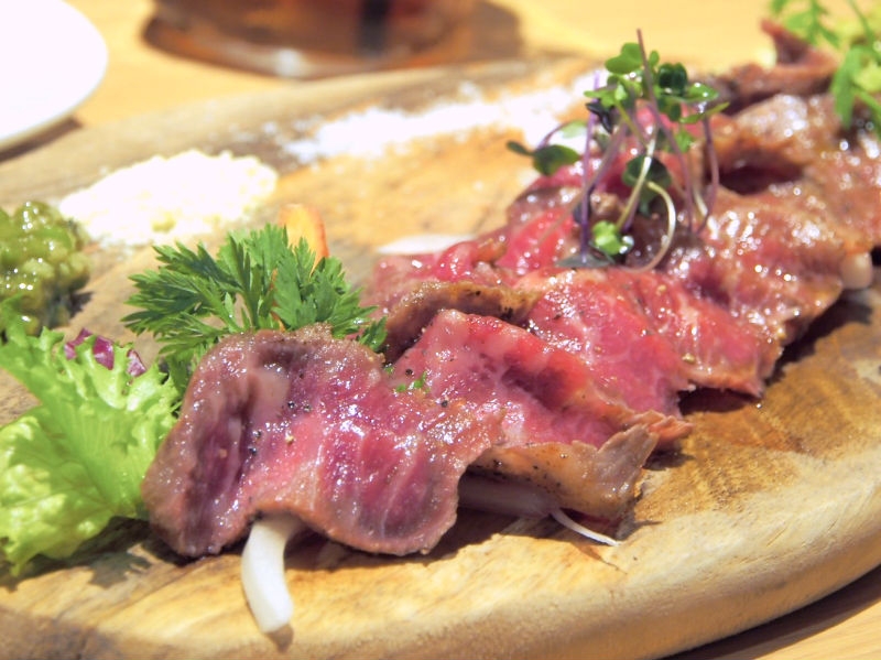 仙台牛の旨味を閉じ込めたレアテキは絶品。お肉と創作料理にワインを合わせて(仙台 一番町 肉男 ミートマン) 仙台牛の旨味を閉じ込めたレアテキは絶品。お肉と創作料理にワインを合わせて(仙台 一番町 肉男 ミートマン)|ミートマン仙台
