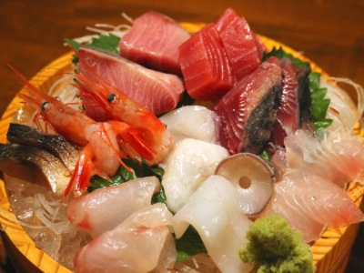 町家を改装した懐かしい雰囲気の中で、炉端で焼き上げた日本海の幸と加賀野菜を日本酒で味わう（金沢　木倉町　居酒屋花組）｜居酒屋　花組
