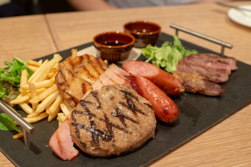 大人気のブッシュウィックにピザメニューが登場!肉好きにはたまらない5種盛りのプレートメニューも。(神奈川 新百合ヶ丘 ブッシュウィック ベーカリー&グリル アコルデ新百合ヶ丘店) 大人気のブッシュウィックにピザメニューが登場!肉好きにはたまらない5種盛りのプレートメニューも。(神奈川 新百合ヶ丘 ブッシュウィック ベーカリー&グリル アコルデ新百合ヶ丘店)|BUSHWICK BAKERY&GRILL アコルデ新百合ヶ丘店