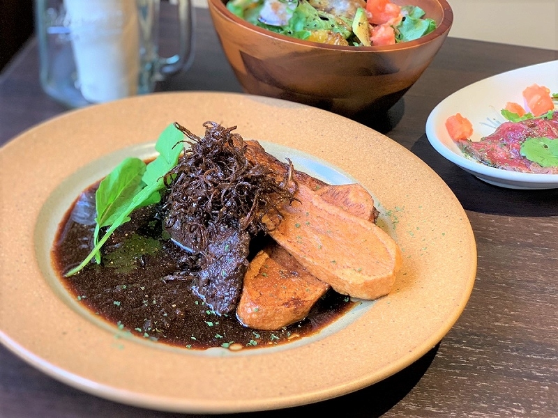 ホロホロほどける牛ほほ肉の芳醇な味わい。手間暇惜しまず作られた濃厚なソースがやみつきに(東京 池袋 和酒×ビストロ ふるはうす)