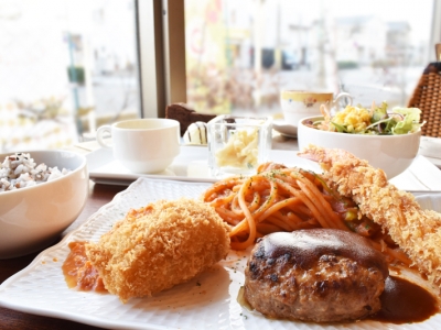 人気のナポリタンを代表に、洋食ランチからデザートまで。手づくりにこだわった数々のメニューに癒される(愛知 安城 オレンジペコ)