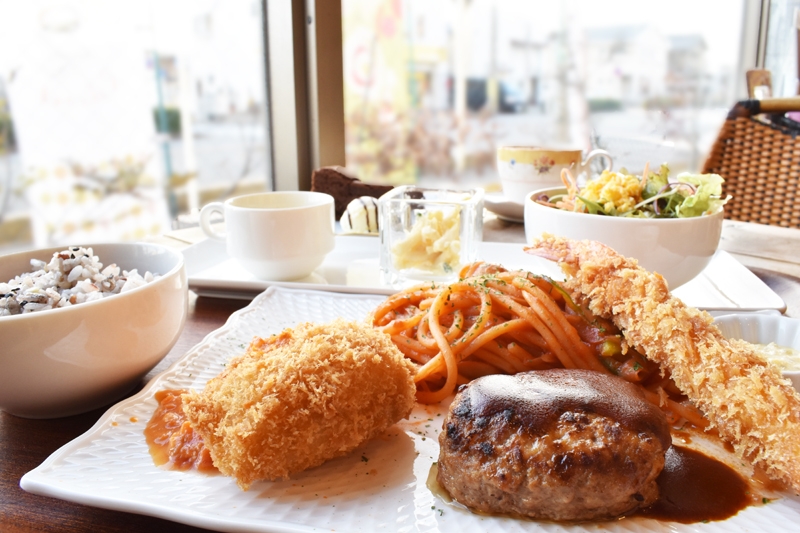 人気のナポリタンを代表に、洋食ランチからデザートまで。手づくりにこだわった数々のメニューに癒される(愛知 安城 オレンジペコ)
