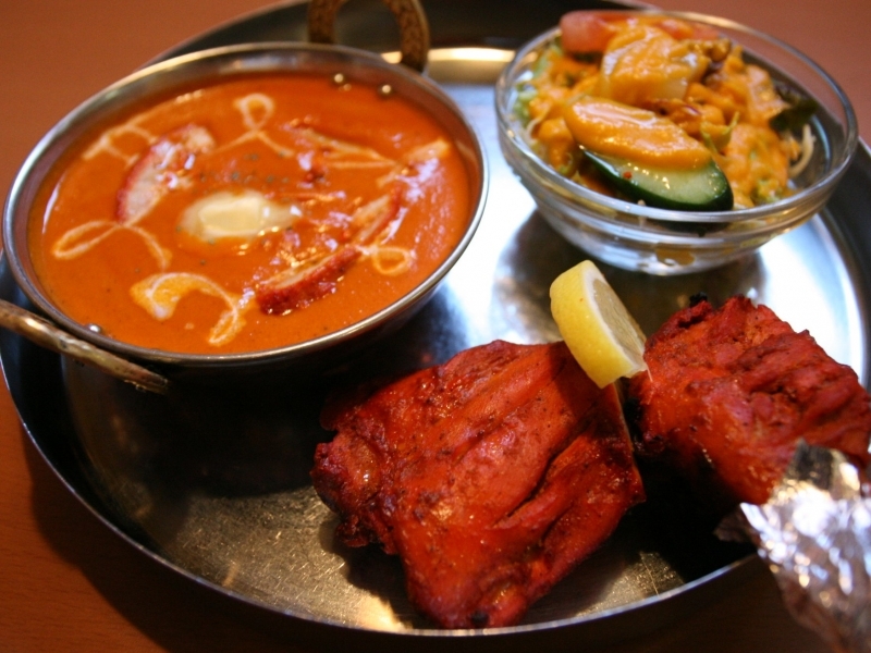 大きなタンドリーチキンが付いて味もボリュームも大満足。人気の「インドターリーセット」はオススメ!(四日市市 大矢知 プロキリティ大矢知店)
