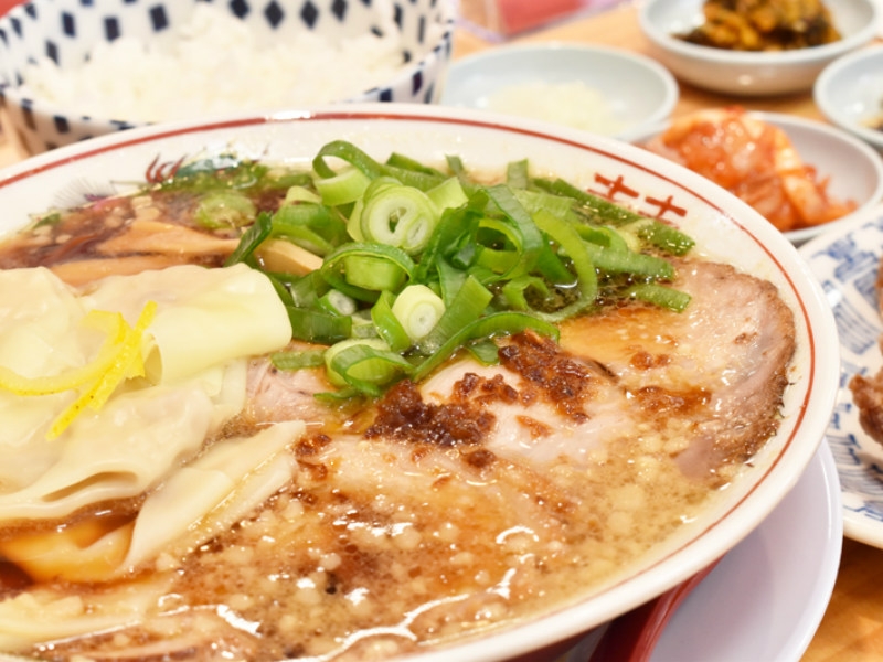 【伊吹商店 |プレミアム試食会レポート】瀬戸内海産伊吹いりこを使った濃厚醤油スープで、今飛ぶ鳥落とす勢いで人気の伊吹商店。早くも5店舗目となる岸和田店がオープン!