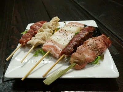 飛騨牛の焼肉串が大人気、思わず迷ってしまう種類豊富な創作にも注目（名古屋　伏見　串焼き源’ｓ）｜串焼き　源’ｓ