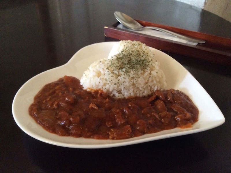 アーティストが作り出すお洒落な夜カフェ&バー。美味しいワインと共に異空間を楽しめる店(名古屋 豊前 The Vineyard Cafe ザ ヴィネヤード キャフェ)