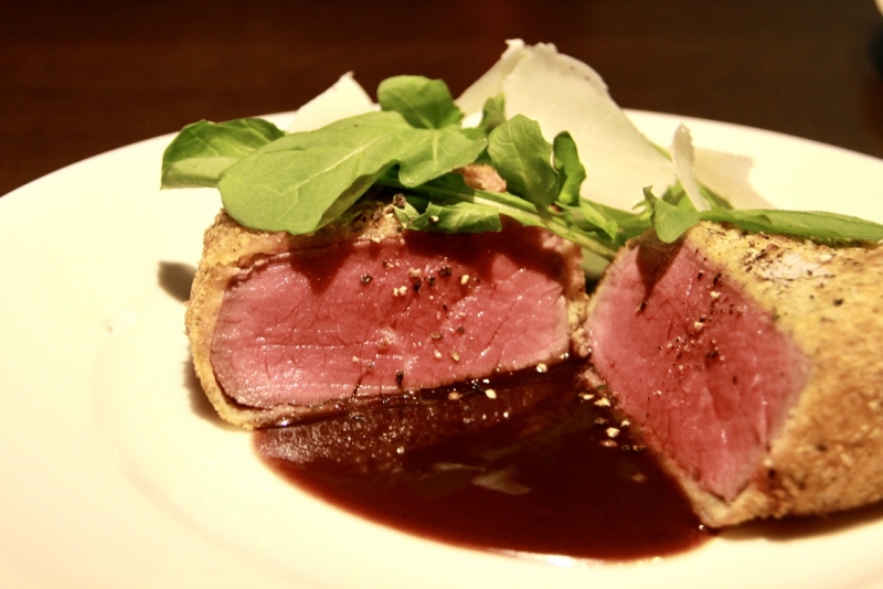 肉厚ジューシー!オーストラリア産のフィレ肉を使用した、鮮やかな絶品ヒレカツ(東京 八丁堀 beer & wine厨房 tamaya八丁堀店)