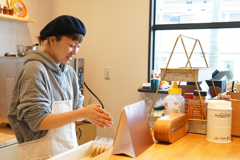 こちら、多田神社参道前。アパレル出身オーナーが作る、おもちゃ箱のような無添加焼きドーナツカフェ（兵庫　川西 　CAFE BOX）｜CAFE BOX-007