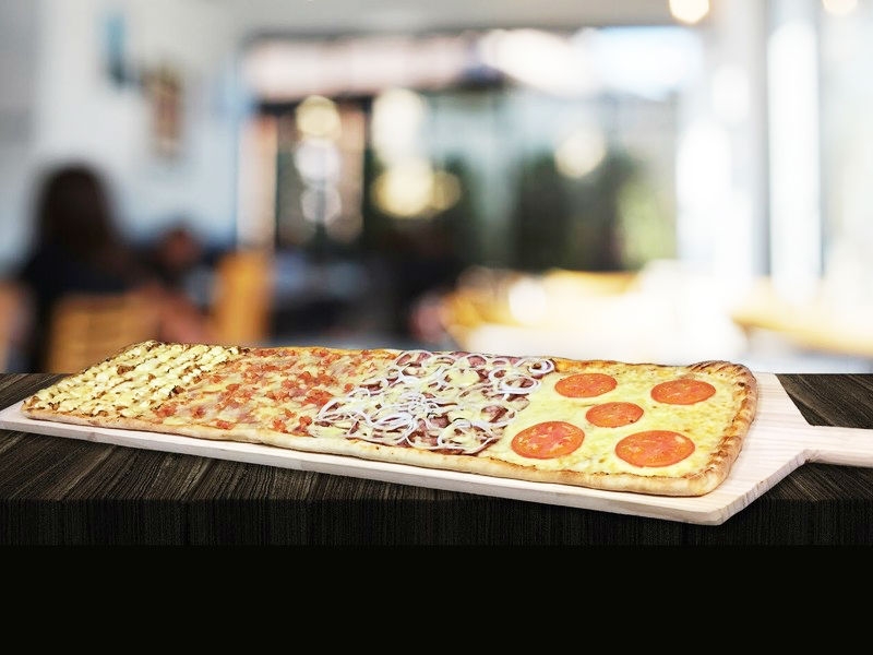 一番人気の具だくさんピザ「ポルトゲーザ」はトマトソースと8種の具がベストマッチ！デリバリーでも気軽に味わえる豊橋のビザ人気店 （愛知　豊橋　ブラジリアーナ）｜ブラジリアーナ-004