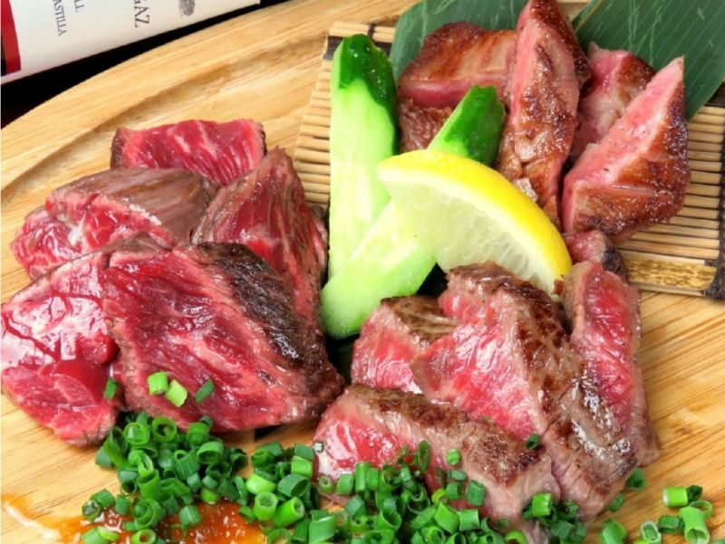 九州産の新鮮肉を使用した「名物!肉盛り」は必食!多彩な創作鉄板料理を食べ尽くす (福岡 中央区 高砂てっぱん タナテツ)