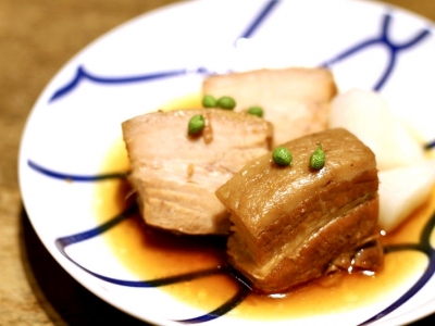 肉厚でジューシー!酒粕で一晩漬けた、絶品角煮を白穂乃香と堪能(東京 半蔵門 相模屋平助商店)
