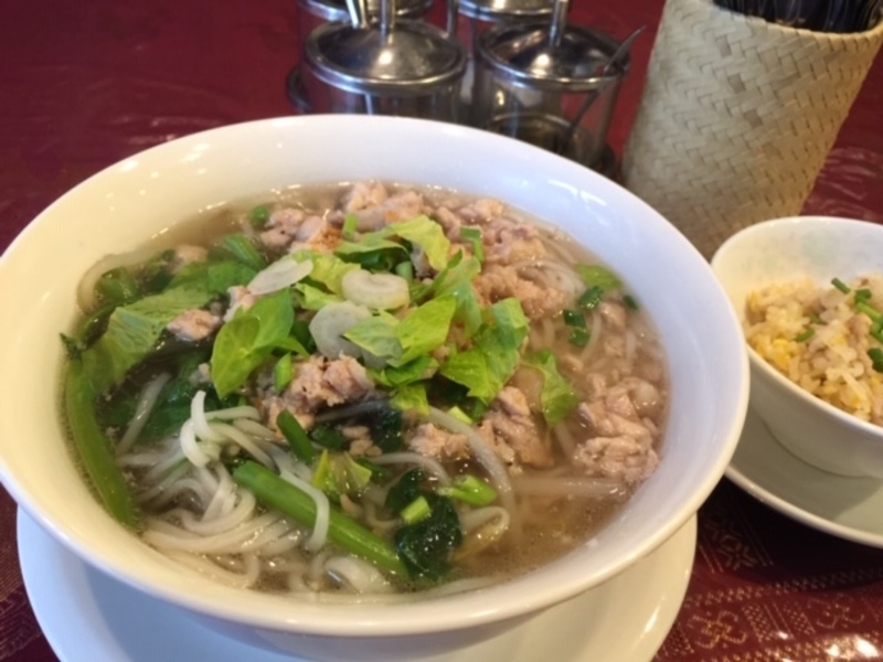 自分好みに味付けできる!ヘルシーな米麺が女性に大人気。一人でも入りやすい居酒屋風タイ料理屋(福岡 西新 アイヤラー)