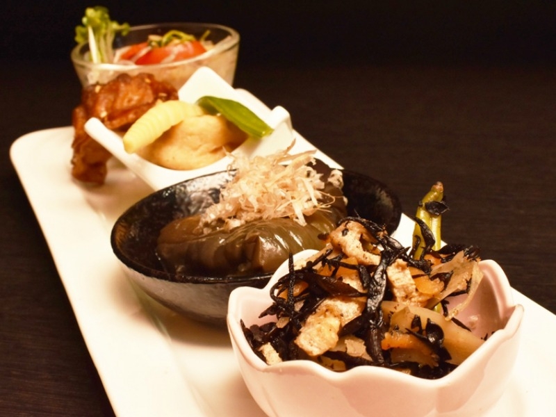 ちょっとずつ食べたい!素材を活かしたおばんざいの数々!具だくさんの京風もんじゃ、名物「おりべ焼き」も(京都 祇園 祇園おばんざい おりべ)