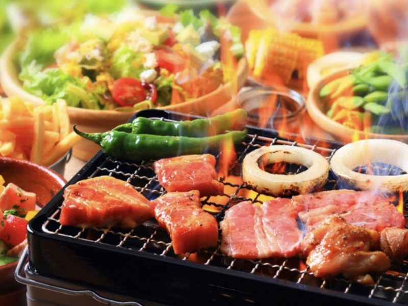 都会的な雰囲気の中で夜景を眺めながらBBQ!脂がのった柔らかい「徳島産阿波牛」を楽しめるBBQバー(徳島県 阿波富田 Canterano)