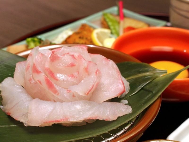 刺身でひつまぶし?!何度も楽しめる絶品鯛めしランチ(大阪 梅田 旬和食ダイニング 花椿)