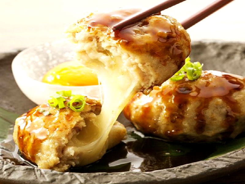 「手作りとろーりチーズつくね」はチーズと自家製つくねの組み合わせが大好評!個室空間が心地よい創作居酒屋(大阪市 阿倍野区 くいもの屋わん 天王寺店)