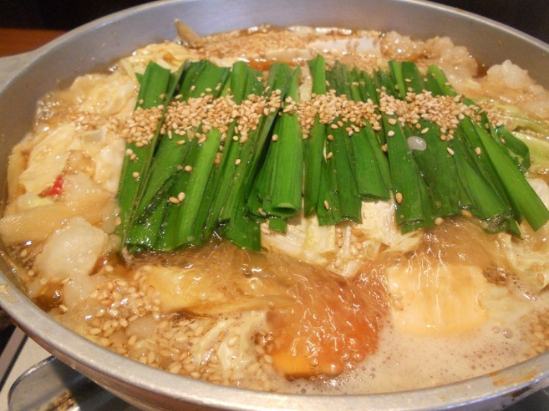 上質な肉のうま味を味わえる!5種類の「和牛もつ鍋」と希少な熊本直送の「生馬刺し」(名古屋 緑区神の倉 鍋光)