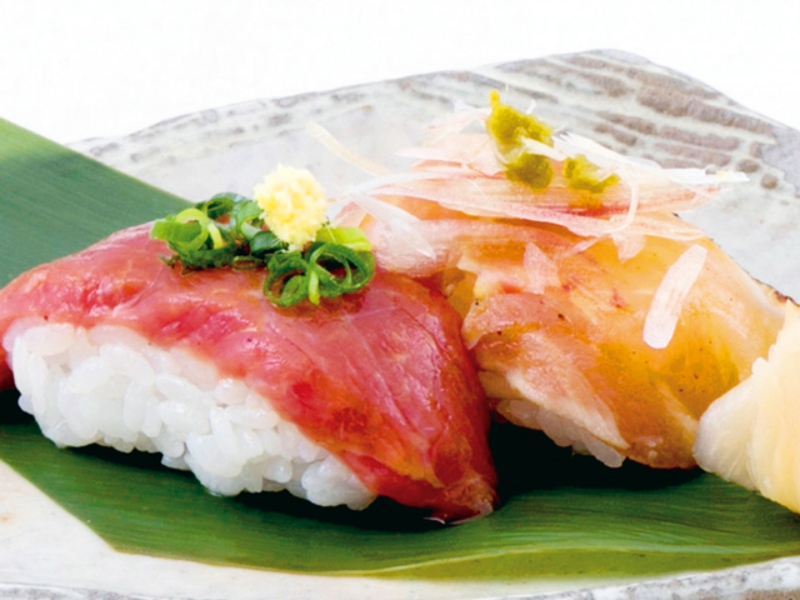 熊本名物「馬刺しの肉寿司」を始めとした人気の肉寿司三種類を食べ比べ!奈良で九州の料理が味わえると人気の居酒屋(奈良県 奈良 九州自慢 奈良三条店)