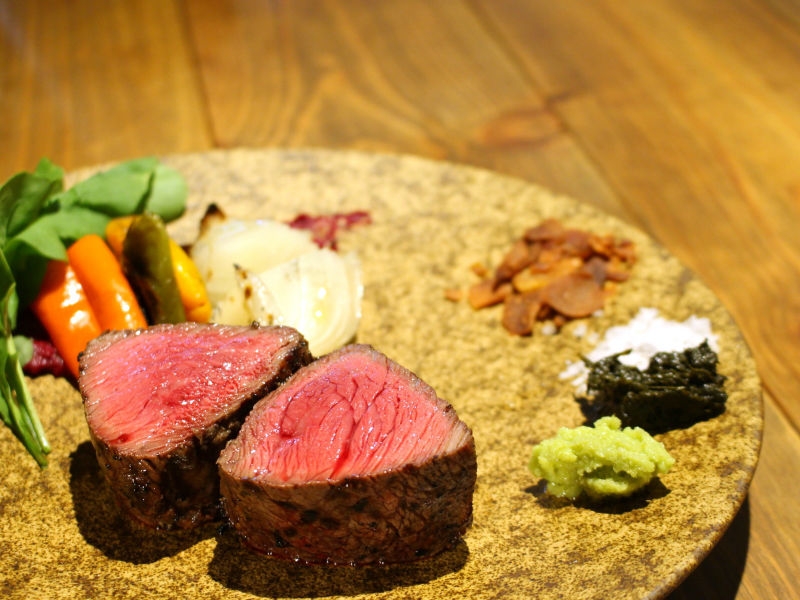 しっかり食べても胸焼け知らず!厳選食材とワインを心ゆくまで楽しめる(大阪 梅田/東梅田 炭火とワイン 梅田店)
