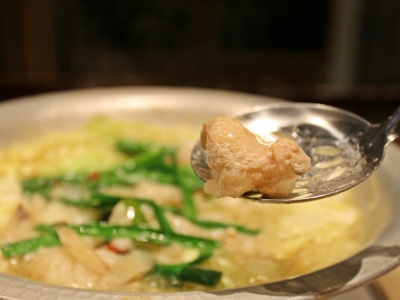 【プレミアム試食会レポート】九州の「うまかもん」が大集結! プルプル食感の「博多もつ鍋」ととろける馬肉が人気「九州魂 恵比須店」