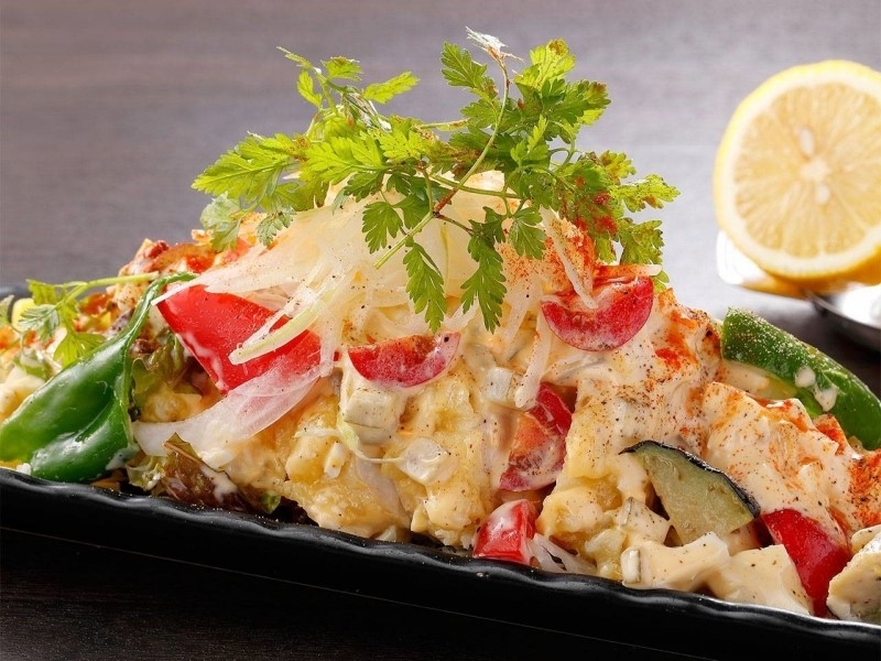 イチオシ「サラダチキン南蛮」はしっとり食感が自慢!兵庫県産のブランド鶏が味わえるスタイリッシュなビストロ(大阪 豊中 炭焼き Bistoriché)