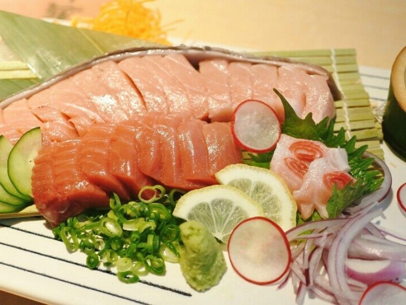 八州名物「マグロの腹身断面刺し」で赤身から大トロまでを食べつくす！九州の素材にこだわった郷土料理を上質な空間で（福岡　博多区　八州 博多店）｜八州　博多店